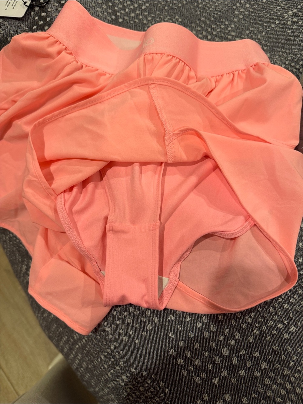 ALO Yoga Match Point Short size small-Neon Bubblegum - Picture 15 of 15